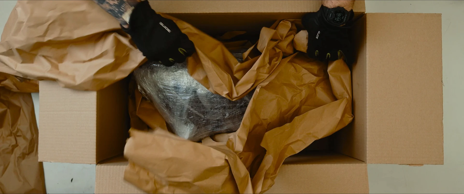 Packing a lamp into a box, sealing it with “Vorsicht Glas!” tape and loading parcels into the van